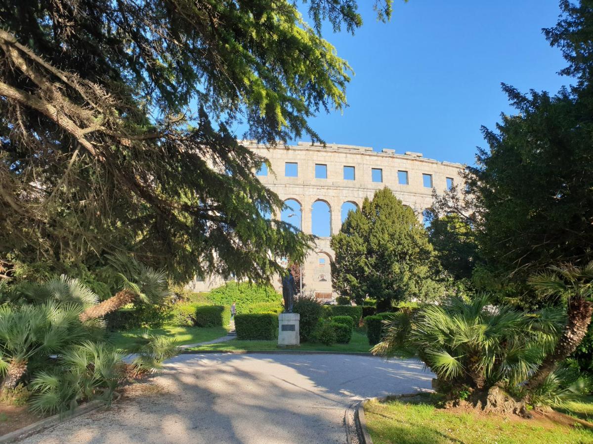 Apartment Sunny Place Pula Exterior photo