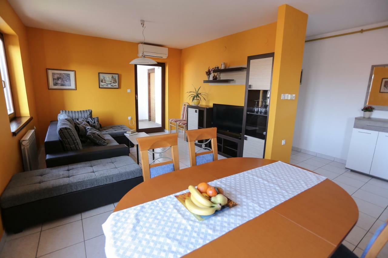 Apartment Sunny Place Pula Exterior photo